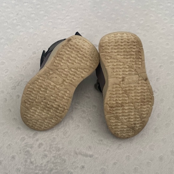 Carter’s Toddler Booties (size 5) - Picture 5 of 6